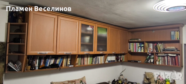 ъглов шкаф - надстройка над ъглов разтегателен диван 