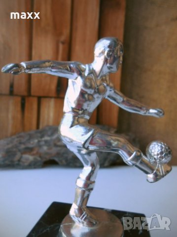 Статуетка футболист , мраморна основа 