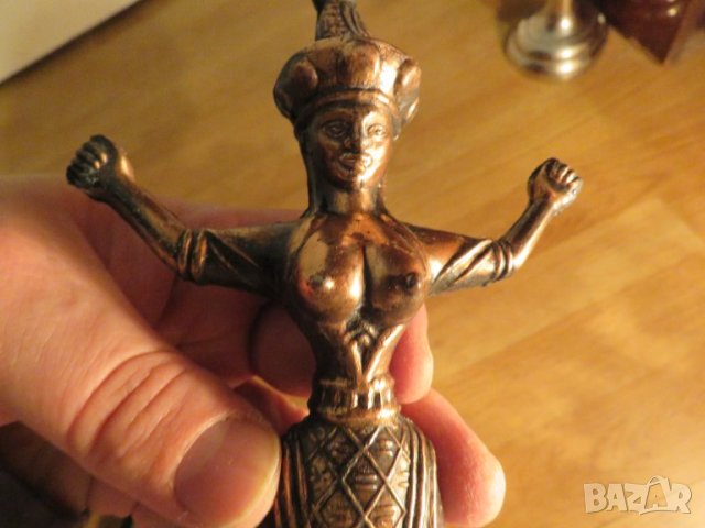 Красива статуя Минойска богиня със змии ( липсват змийте ) височина - 20 х 11 см, еротика, 18 + , снимка 3 - Антикварни и старинни предмети - 43169750