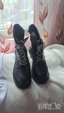 Продавам Дамски Боти 
