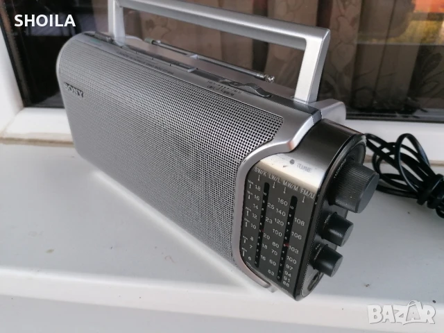 Sony ICF-904L, снимка 2 - Радиокасетофони, транзистори - 51387012