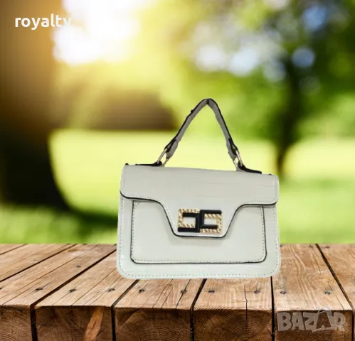 Дизайнерска бяла дамска чанта с модерно закопчаване, снимка 3 - Чанти - 49002321