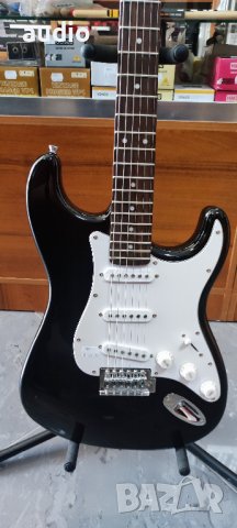 Електрическа китара цвят черен, снимка 2 - Китари - 40496021