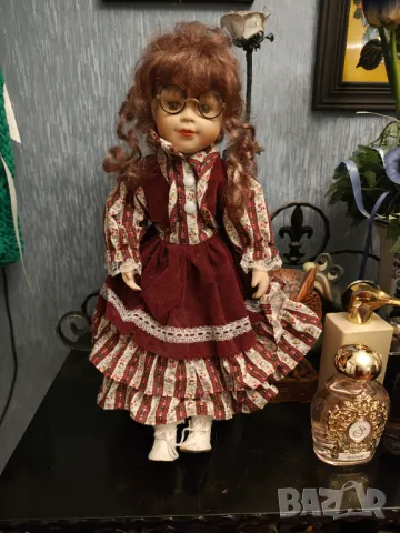 Колекционерска порцеланова кукла 80 те год