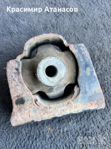 Тампон преден под радиатор за Тойота Аурис. 1.6Vvti. 132кс. 2010г.