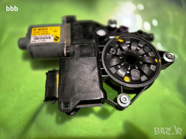 Моторче стъклоповдигач преден десен KIA CEED 2018- 82460J7010