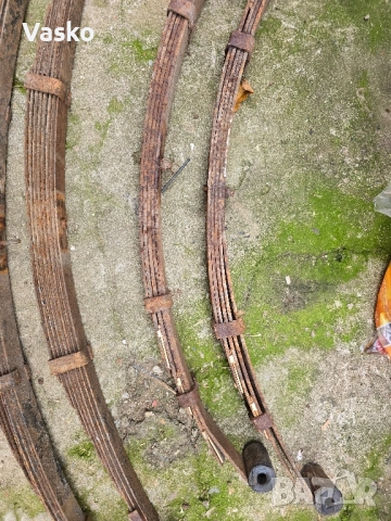 Продавам Ресори 