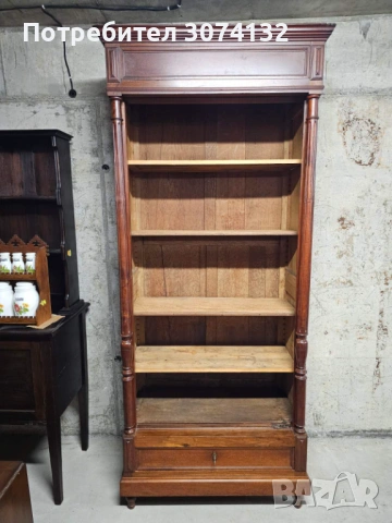 Ретро шкаф/библиотека с регуриране на рафтовете
