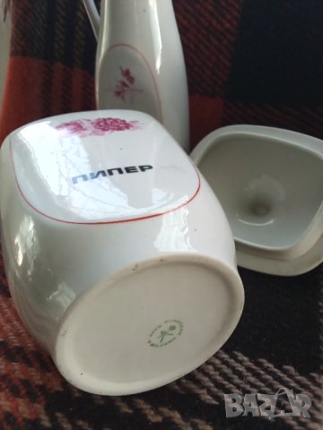 Стари порцеланови кухненски буркани