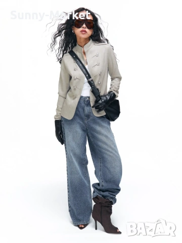 Дамско бежово сако с декоративни копчета, снимка 2 - Сака - 53507930