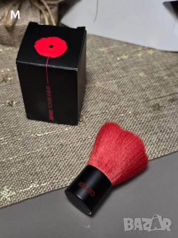 НОВА четка за грим KENZO FLOWER KABUKI, снимка 3 - Козметика за лице - 52581003