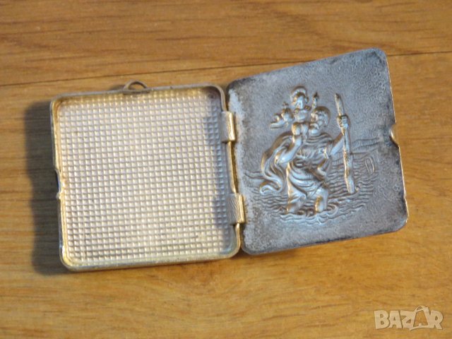 Старинен медальон с тайник  - Свети мъченик Христофор пресича поток и носи дете Исус Христос бог, снимка 4 - Колиета, медальони, синджири - 33578301