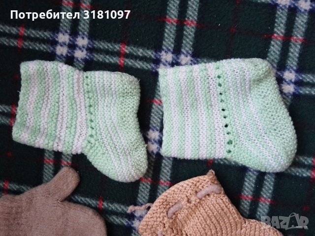 Ръчно плетени терлици и зимни плетени ръкавици за бебе  , снимка 3 - Чорапи - 37603164