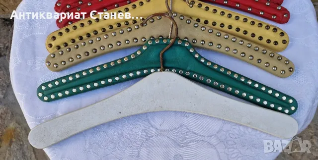 8 броя Винтидж кожени закачалки с капси

, снимка 6 - Антикварни и старинни предмети - 50341479