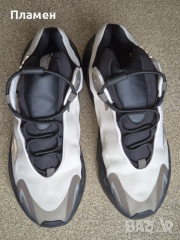 Оригинални Маратонки Adidas Yeezy Boost 700 ,45 номер, снимка 2 - Маратонки - 51940555