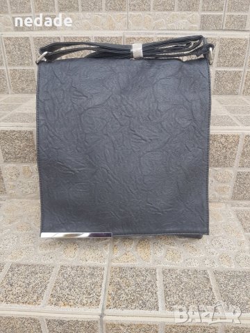 Голяма черна дамска чанта с цял капак през рамо или през тялото спортно елегантен модел от екокожа , снимка 1