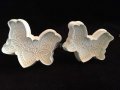 2 пеперуди на сърце кацнали релеф с бутало пластмасови резци форми резец за сладки бисквитки фондан , снимка 1 - Форми - 21824576