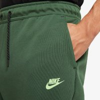 Nike Sportswear Tech Fleece Joggers - страхотно мъжко долнище КАТО НОВО ХС, снимка 2 - Спортни дрехи, екипи - 44005536
