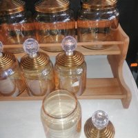 Стъклени буркани за подправки на дървена стойка , снимка 2 - Аксесоари за кухня - 40034088