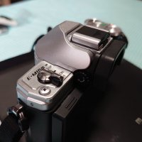 Фотоапарат Olympus OM-D E-M10 Mark III с обектив, филтър и батерии. 4K видео. Made in Japan , снимка 4 - Фотоапарати - 40003256