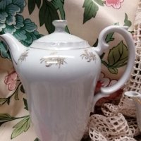 Антикварна порцеланова кана чайник Thun, снимка 1 - Сервизи - 28374308