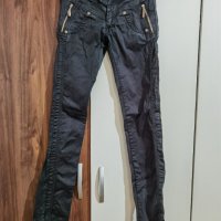Черен панталон с ниска талия, тесен крачол, снимка 1 - Панталони - 43143489