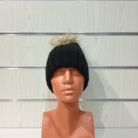 Нова зимна шапка в черен цвят с помпон/пух, снимка 11 - Шапки - 35512585