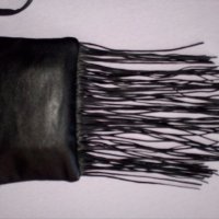 Н&М Черна кожена чанта с ресни, снимка 5 - Чанти - 32369776