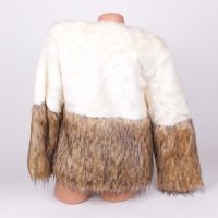 Пухено изискано дамско късо палто  в два цвята. Горната част е с къс косъм в цвят шампанско, снимка 2 - Якета - 28243611