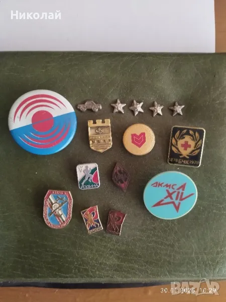 Продавам малък сет значки, снимка 1