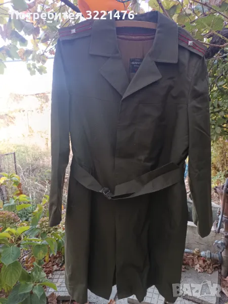 Стари военни дрехи и шапки, снимка 1