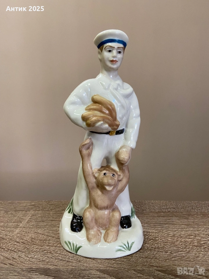 Винтидж порцеланова статуетка „Моряк с маймуна“, Коростенски порцеланов завод, СССР, снимка 1