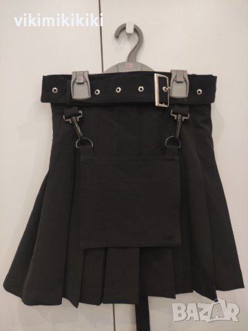 Плисирана пола, с висящ джоб - чантичка и колани