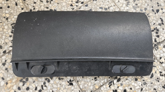 КАПАК НА КУКАТА ЗА ТЕГЛИЧ 3C9807397 за VW PASSAT B6 COMBI 2.0 TDI