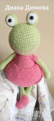 Ръчно изплетена жабка Роса