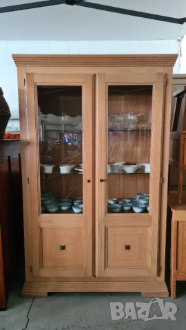 шкаф витрина сосветлениевнос от Европа, снимка 2 - Шкафове - 50700112