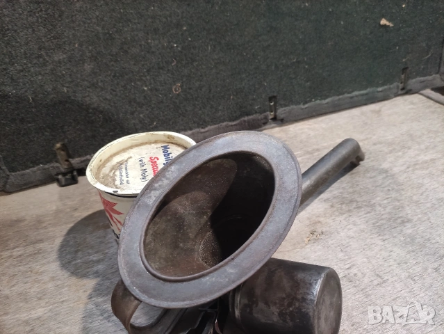 Масльонка WESCO, Фуния и Кутия Mobil ​, снимка 3 - Антикварни и старинни предмети - 53202325