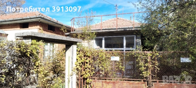 Две къщи, гараж, плевня, намиращ се на 11км.от Трявна , снимка 2 - Гаражи и паркоместа - 52304619