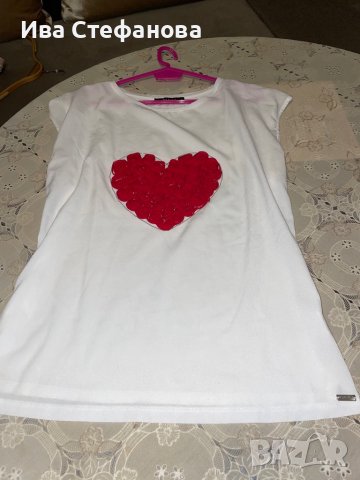 Бяла тениска топ  блуза Mohito 3D червени рози , снимка 6 - Корсети, бюстиета, топове - 36743977