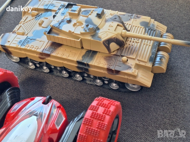 3 бр. радио управляеми играчки, багер, танк, кола , снимка 3 - Електрически играчки - 52639699