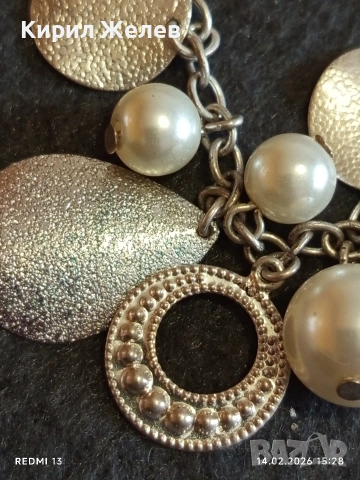 Гривна с изкуствени перли и текстурирани метални дискове красива 51810, снимка 3 - Гривни - 53476159