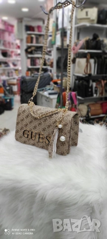 чанти Guess, снимка 4 - Чанти - 51455168