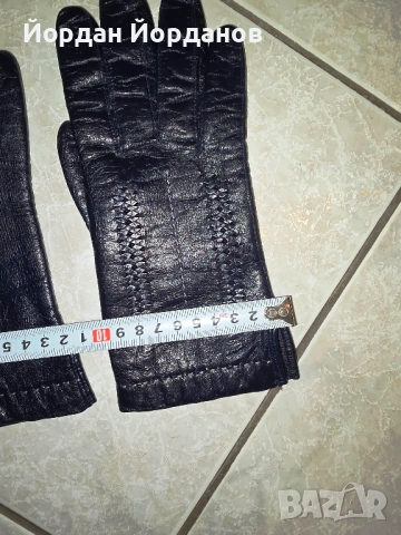 Продавам дамски черни кожени ръкавици от естествена кожа, снимка 3 - Ръкавици - 53113384