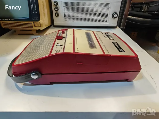 портативен касетофон Спутник 403, снимка 5 - Радиокасетофони, транзистори - 47631519