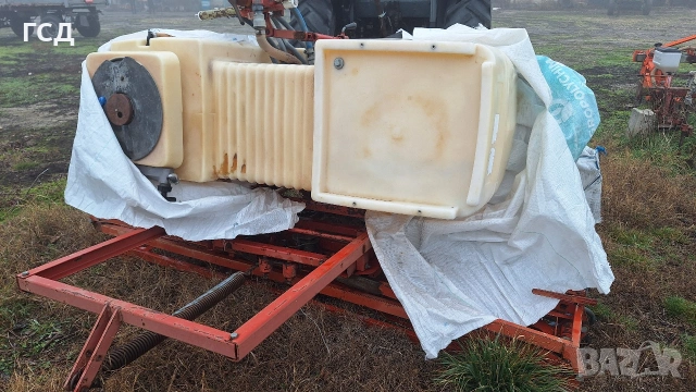 Италианска навесна пръскачка с вместимост 1200 литра.