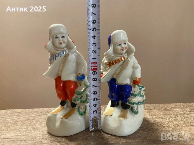 Порцеланова фигурка „Млад скиор“ (2 броя в наличност), снимка 2 - Антикварни и старинни предмети - 52468994