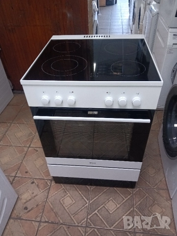 Свободно стояща печка с керамичен плот Gram с две години гаранция!