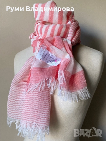 Бял шал на червени райета с 65 % памук и 35 % лен, снимка 5 - Шалове - 52809945