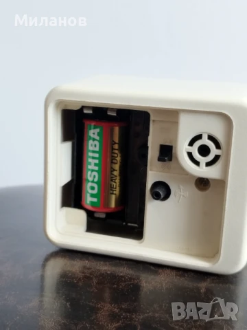 Стар кварцов будилник, настолен часовник, снимка 5 - Други ценни предмети - 51036664