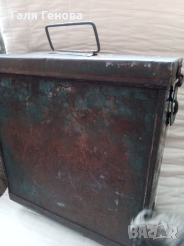 Метална кутия, снимка 4 - Антикварни и старинни предмети - 43968630